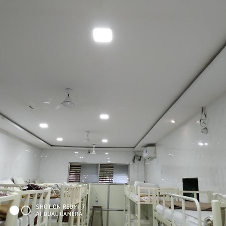 Star Dormitory Bombay Extérieur photo