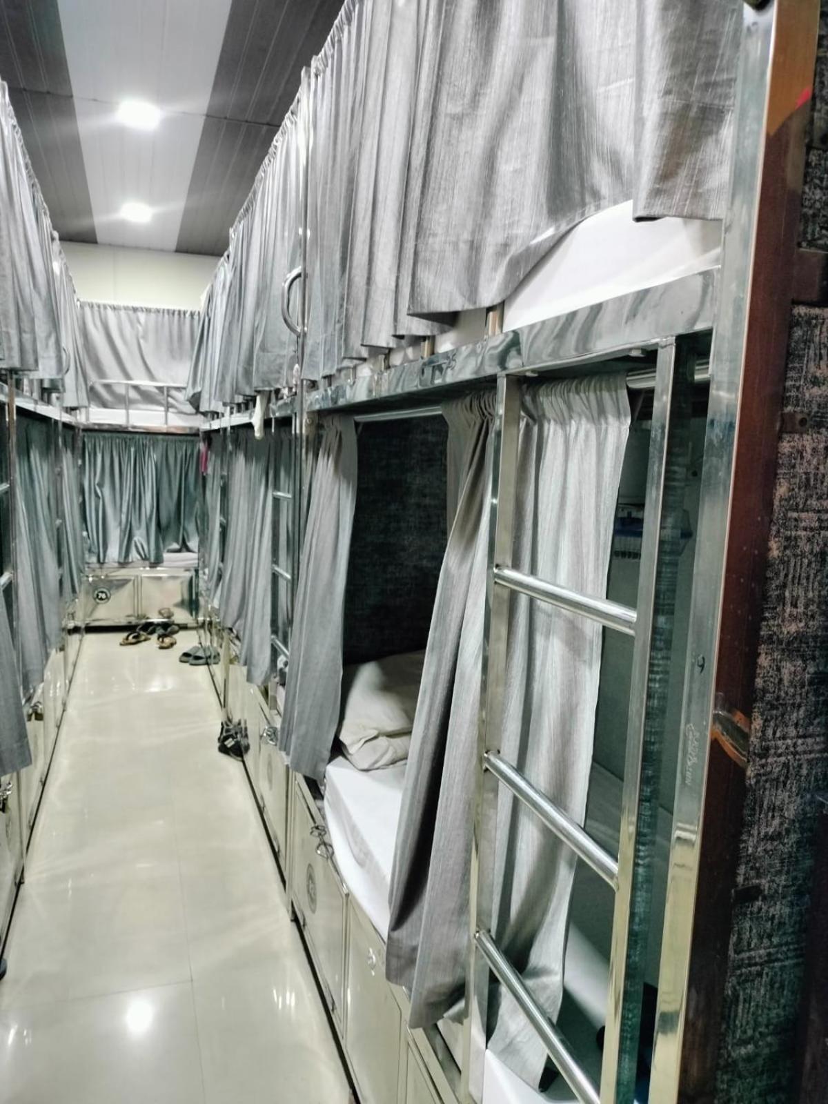 Star Dormitory Bombay Extérieur photo