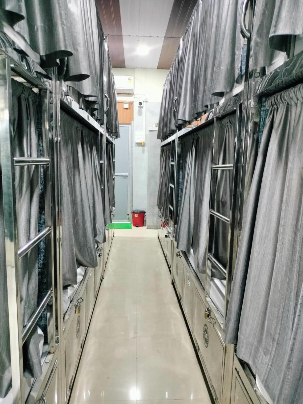 Star Dormitory Bombay Extérieur photo