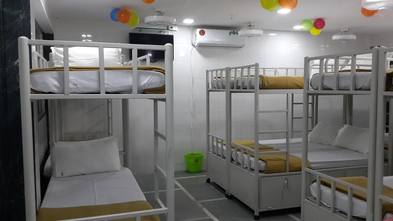 Star Dormitory Bombay Extérieur photo