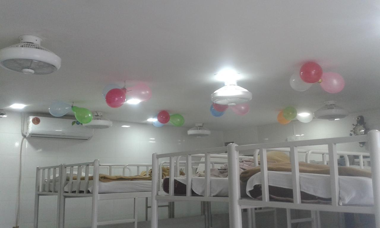 Star Dormitory Bombay Extérieur photo