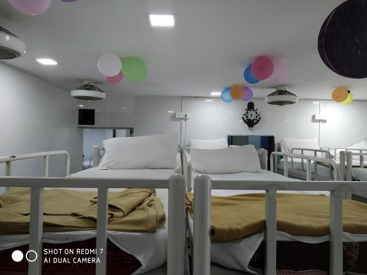 Star Dormitory Bombay Extérieur photo