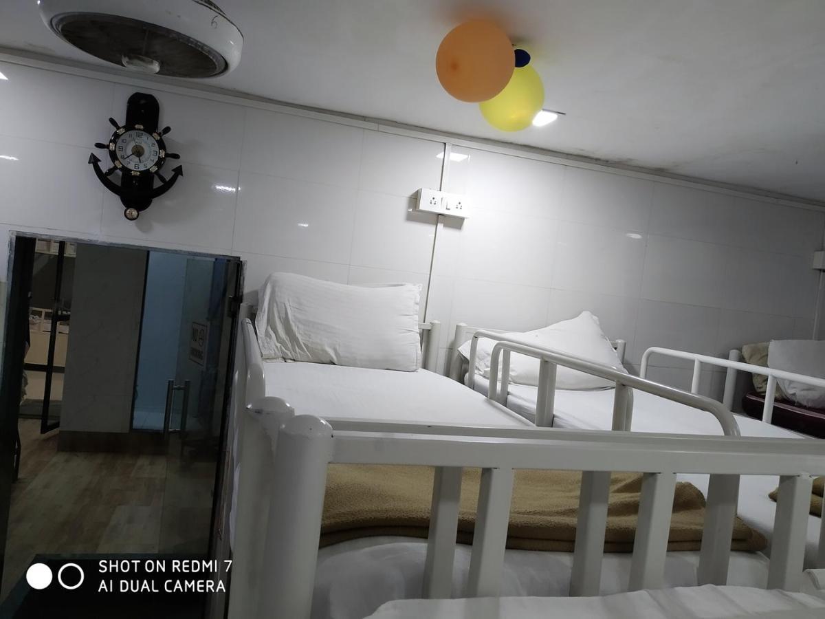 Star Dormitory Bombay Extérieur photo