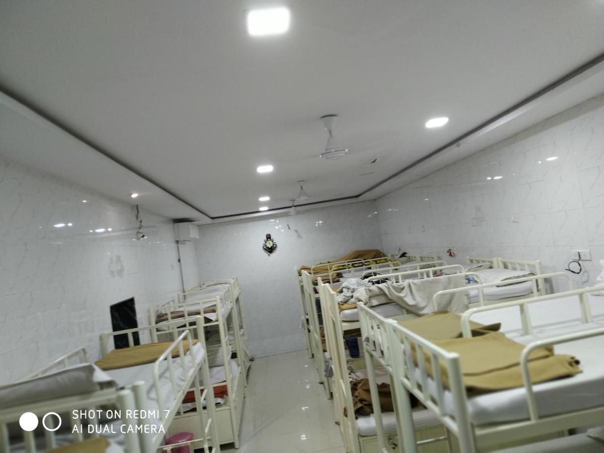 Star Dormitory Bombay Extérieur photo