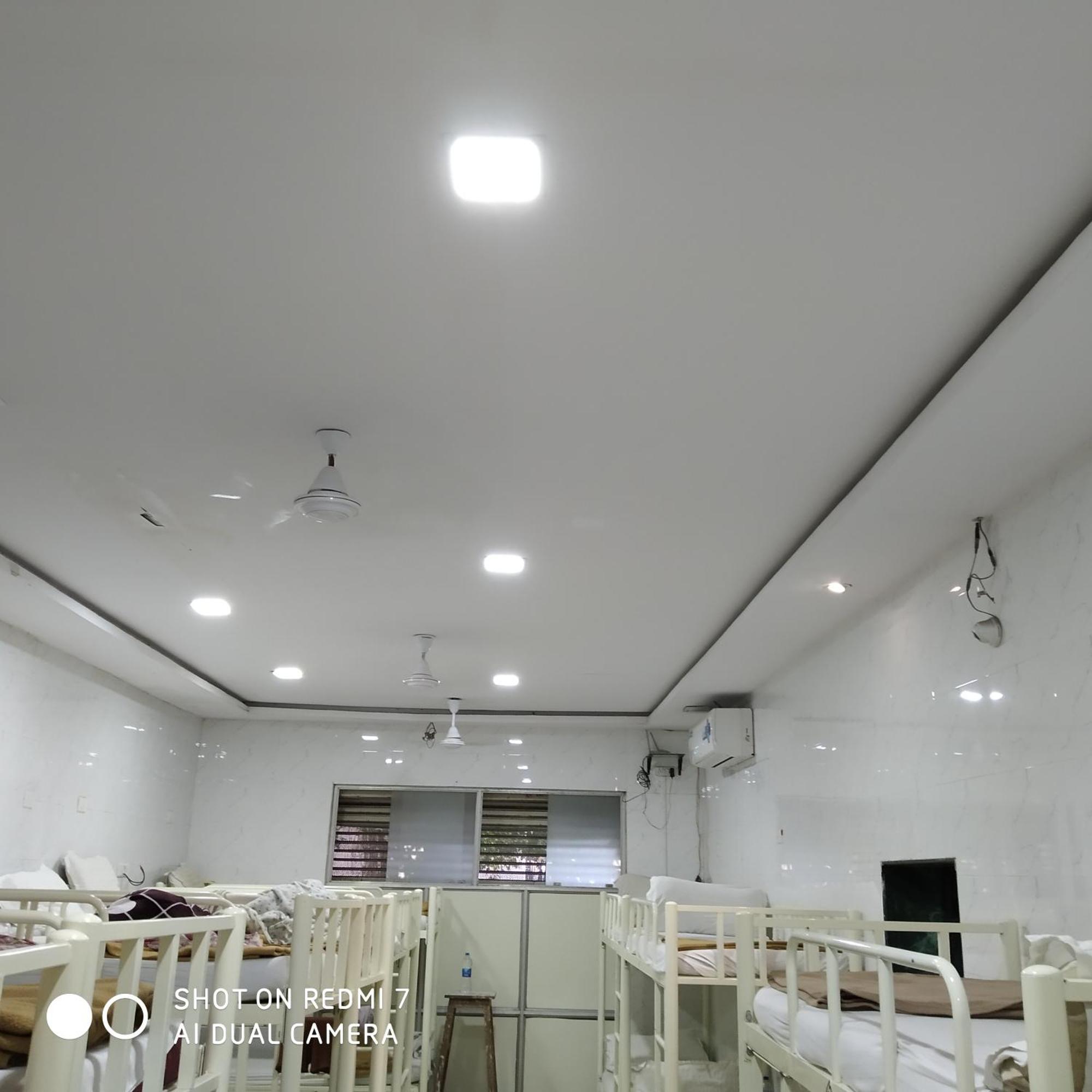 Star Dormitory Bombay Extérieur photo
