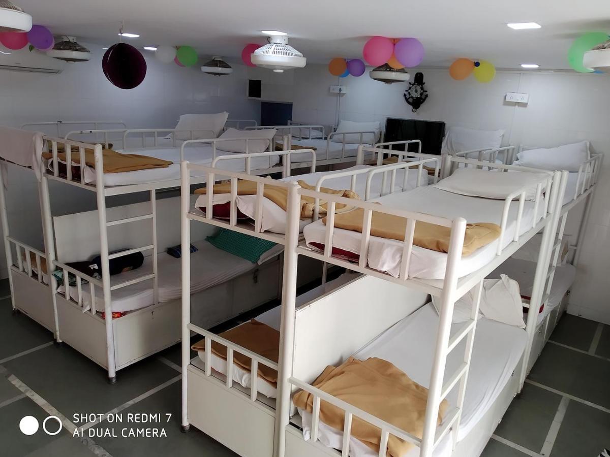 Star Dormitory Bombay Extérieur photo