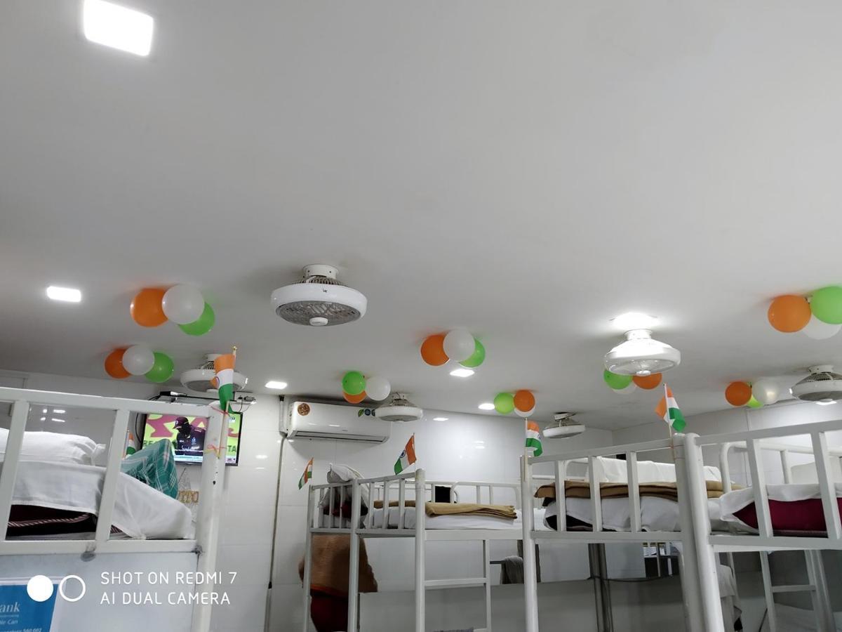 Star Dormitory Bombay Extérieur photo