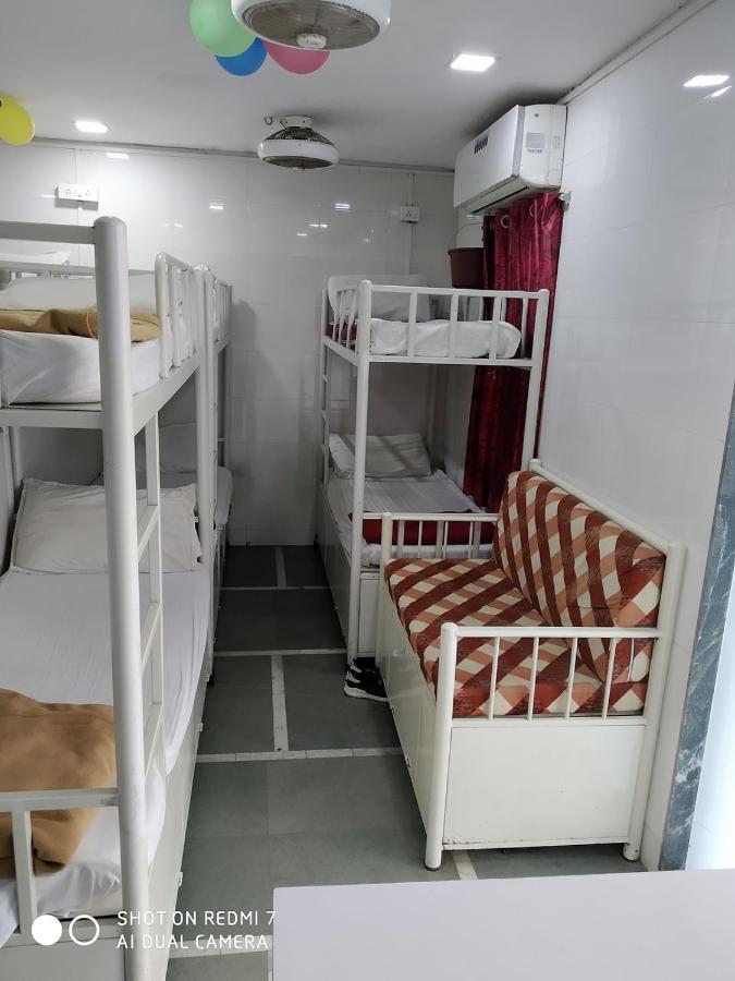 Star Dormitory Bombay Extérieur photo
