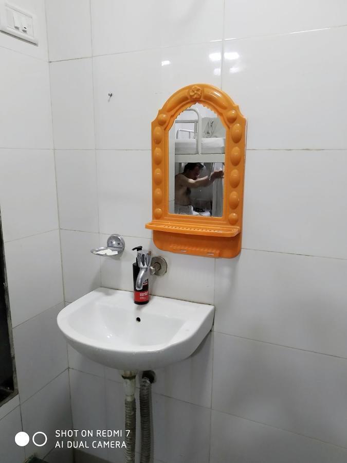 Star Dormitory Bombay Extérieur photo